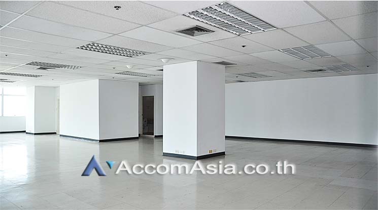 4  Office Space For Rent in Silom ,Bangkok BTS Surasak at Vorawat Building AA10944
